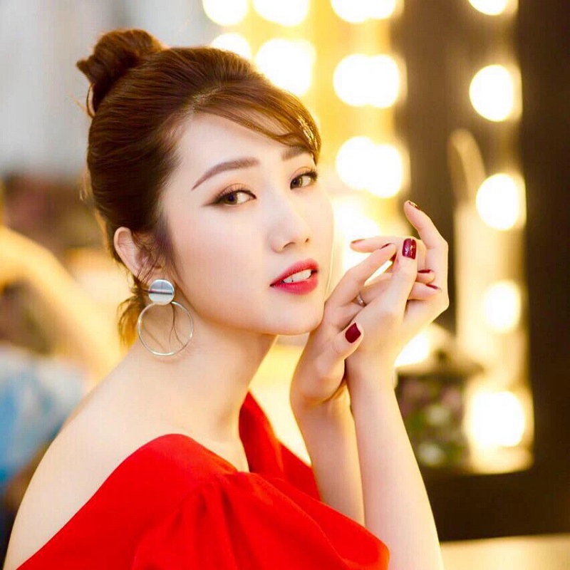 Tiểu sử, sự nghiệp diễn viên, á hậu Thúy Ngân
