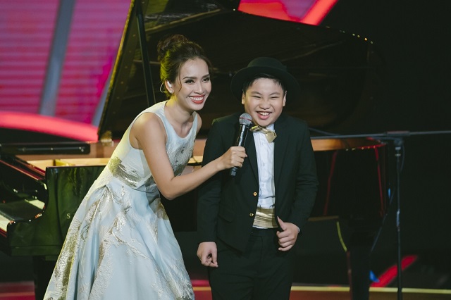 Tiểu sử & sự nghiệp ca sĩ Ái Phương mới nhất Người dẫn chương trình (MC) Ái Phương thông minh, linh hoạt