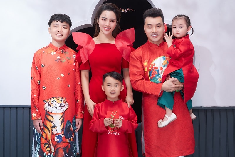 Gia đình hạnh phúc của Ưng Hoàng Phúc và Kim Cương