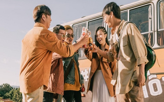 Suni Hạ Linh là ai? Tiểu sử & sự nghiệp của ca sĩ Suni Hạ Linh Suni hợp tác với Chillies trong MV Cứ Chill Thôi vào năm 2020