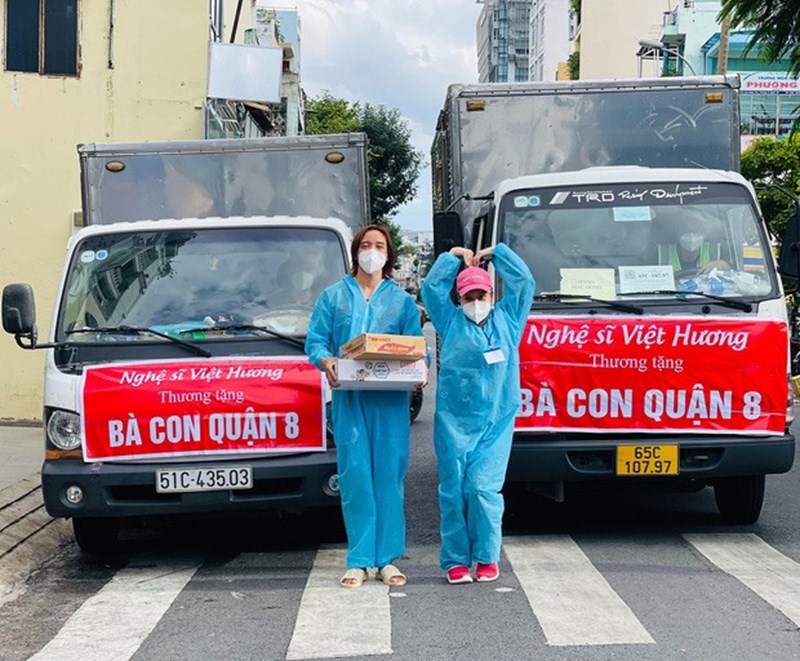 Nghệ sĩ Việt Hương là ai? Tiểu sử & sự nghiệp danh hài Việt Hương Cô cũng tự thực hiện rất nhiều chương trình từ thiện ý nghĩa