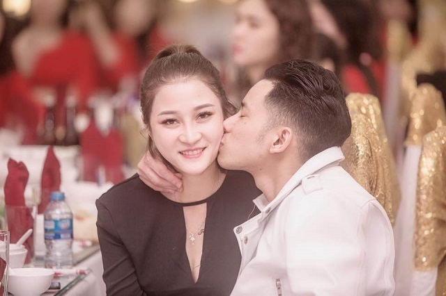 Ca sĩ Lê Bảo Bình là ai? Tiểu sử và sự nghiệp ca sĩ Lê Bảo Bình Hình ảnh tình tứ của Lê Bảo Bình và vợ