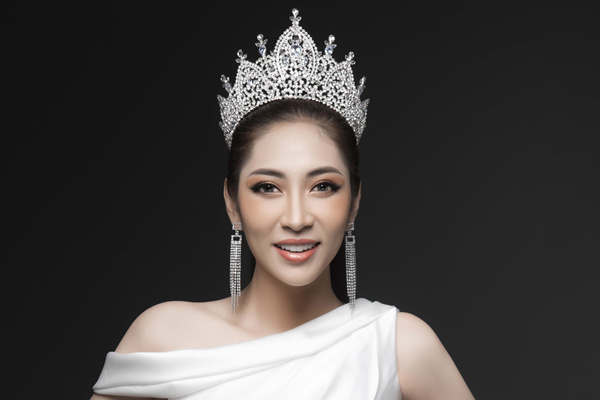 Đặng Thu Thảo trả lại danh hiệu hoa hậu tại cuộc thi Hoa hậu Đại dương 2017
