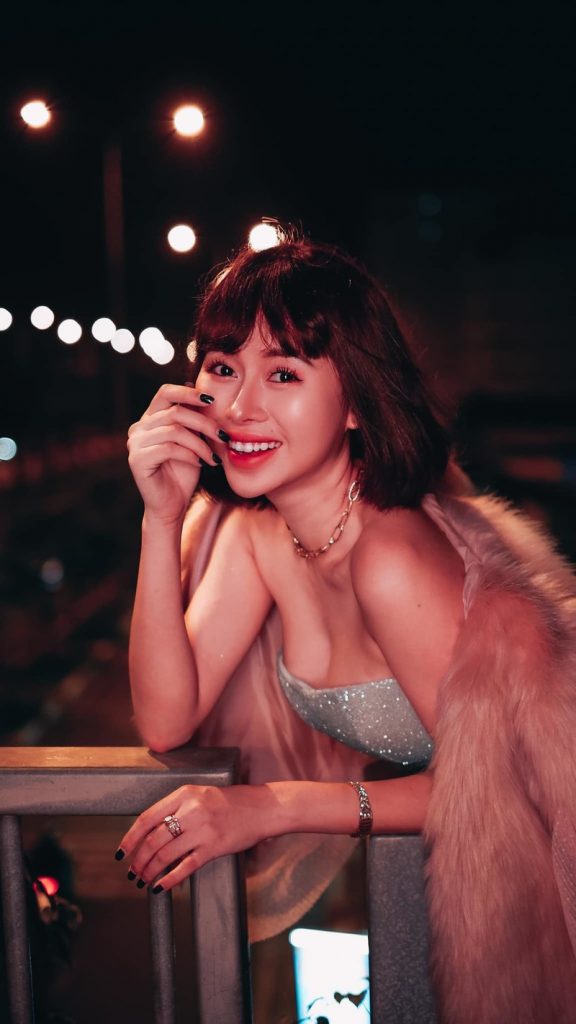 Việt Phương Thoa là ai?