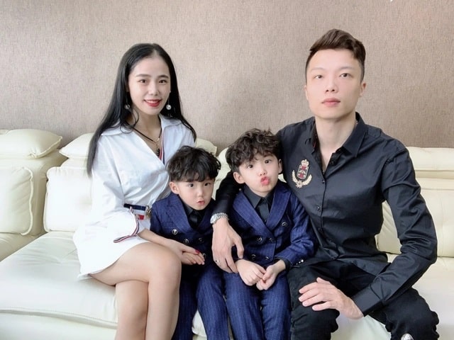 Hương Ly là ai? Tiểu sử, sự nghiệp của ca sĩ Nguyễn Hương Ly Hương Ly kết hôn sớm với người chồng học chung trường