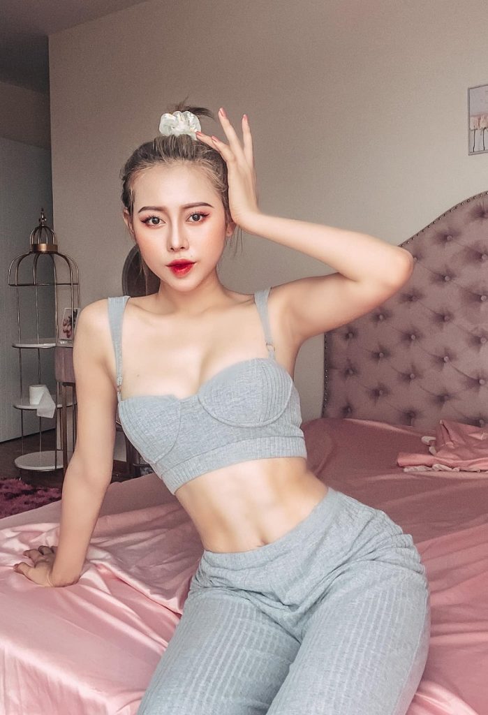 Tiểu sử Nguyễn Việt Phương Thoa