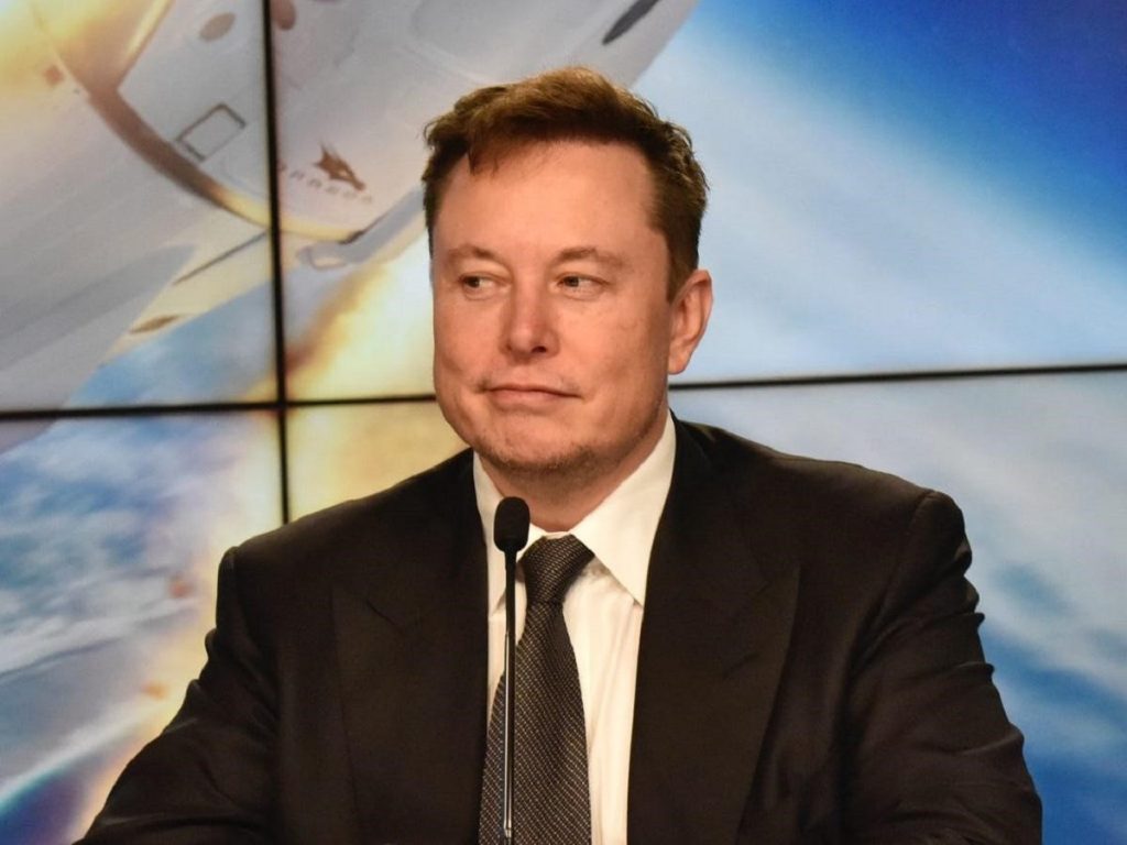 Elon Musk là ai? Tiểu sử, sự nghiệp của ông chủ Twitter Elon Musk sở hữu những chiếc bằng danh giá trên con đường học vấn của mình