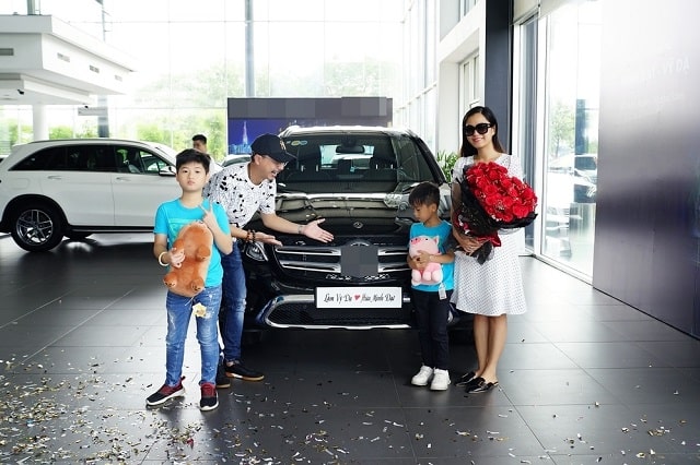 Hứa Minh Đạt là ai? Tiểu sử & Sự nghiệp của anh Bảy Gà Gia đình hạnh phúc của Minh Đạt cùng vợ và con trai