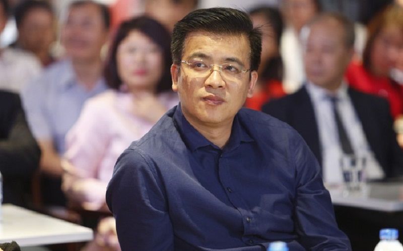 Nam biên tập viên sở hữu vóc dáng cân đối, gương mặt bảnh bao