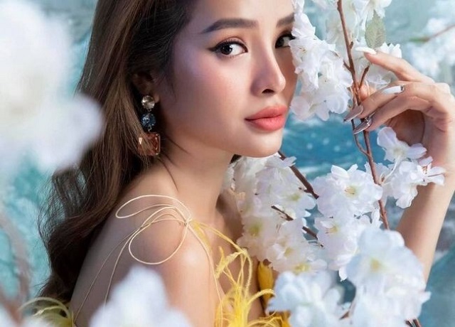 Phương Trinh có tuổi thơ không mấy hạnh phúc vì ba mẹ cô ly hôn
