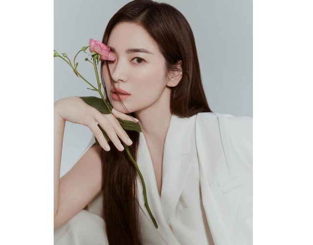 Theo tiểu sử Song Hye Kyo cô cao 1m61