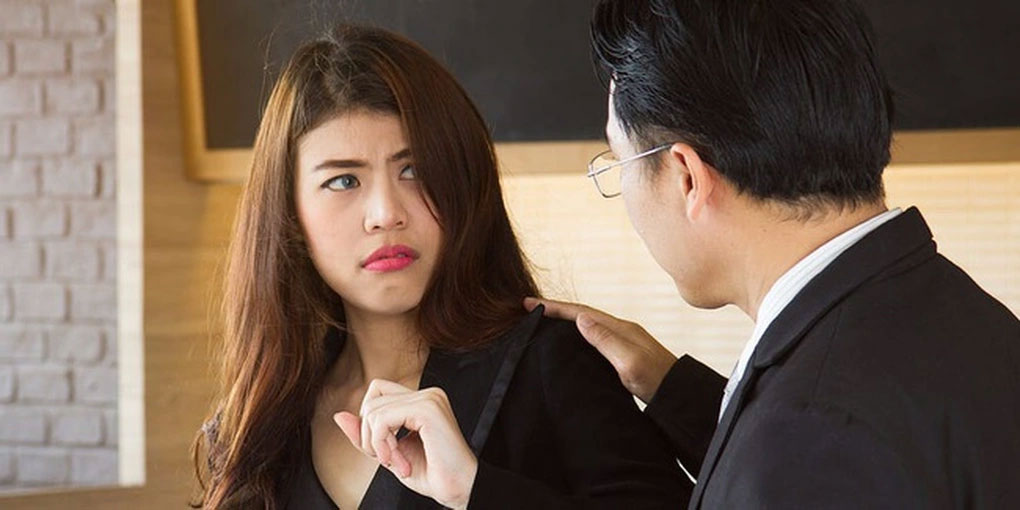 Tôi sợ hãi khi anh chồng luôn nhìn đắm đuối, thích động chạm vào tôi