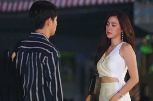 Ly hôn 3 năm, chồng cũ bất chợt tìm đến đòi bằng được quyển sách trong nhà kho, tôi hóa đá khi biết sự thật