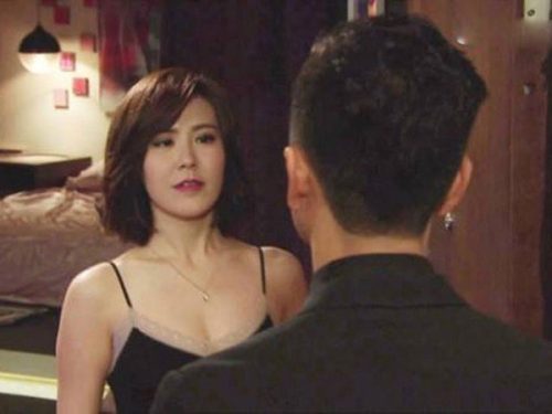 Vợ vắng nhà, chồng qua nhà chị hàng xóm làm chuyện đáng xấu hổ