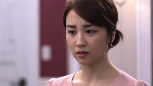 Chạy đến bệnh viện giữa đêm, tôi chết sững thấy chồng ôm một đứa trẻ sơ sinh, miệng còn lắp bắp xin lỗi