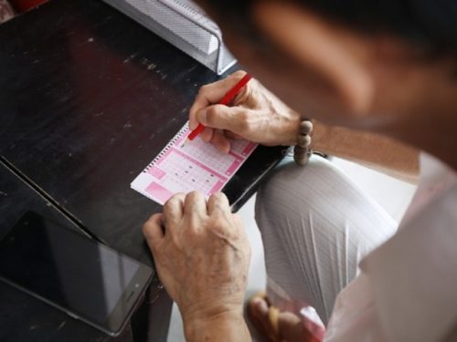 Cùng trúng số nhiều lần, tiền tỷ trong tay nhưng hậu vận của hai người đàn ông miền Tây trái ngược hoàn toàn