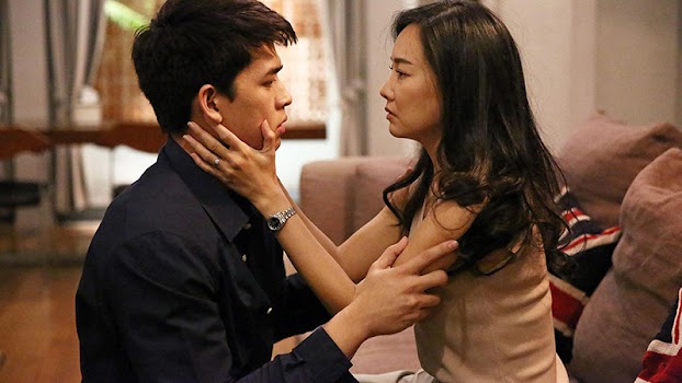 Đêm nào trước khi gần gũi chồng cũng để một thứ ở đầu giường