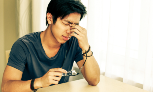 Ngày giỗ của vợ tôi uống đến say đến quên trời đất, đến nửa đêm giật mình tỉnh dậy thấy người nằm bên cạnh tôi như chết lặng