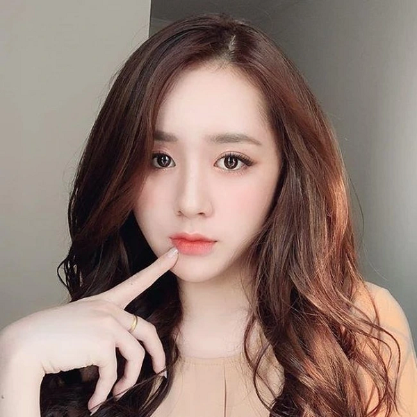 hoa khôi đánh người