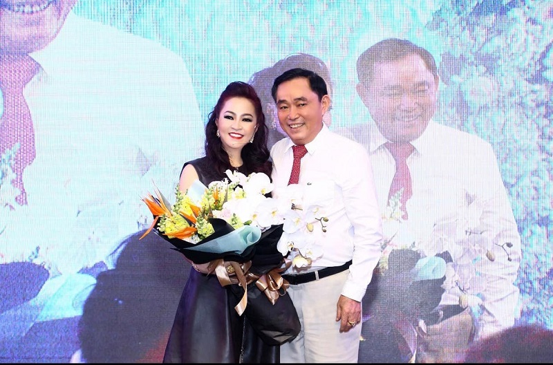 Hoạt động từ thiện của vợ chồng bà Hằng