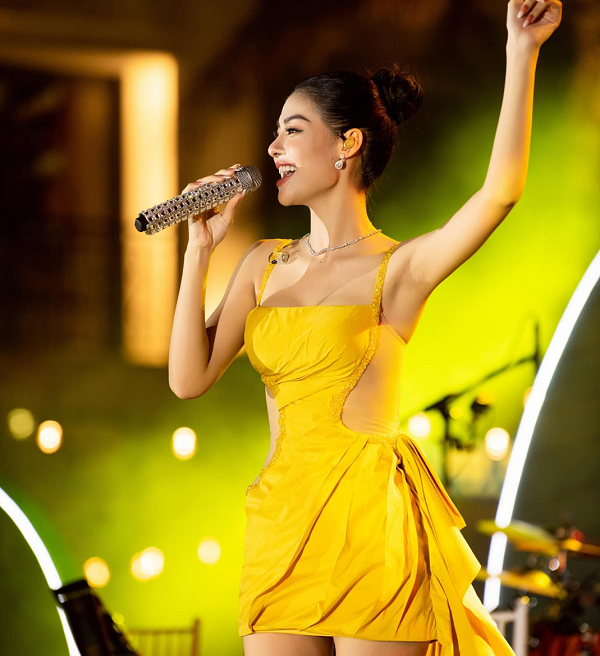 á hậu kiều loan học trường gì