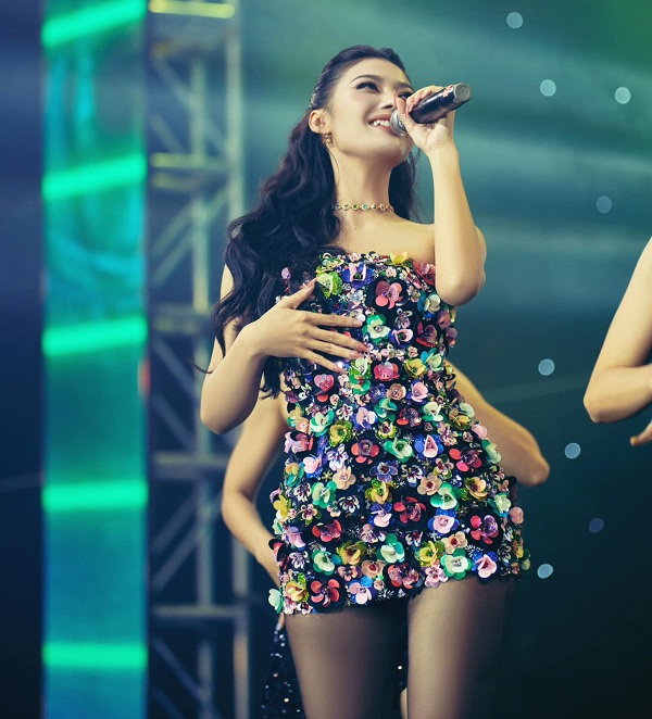 lona kiều loan phẫu thuật