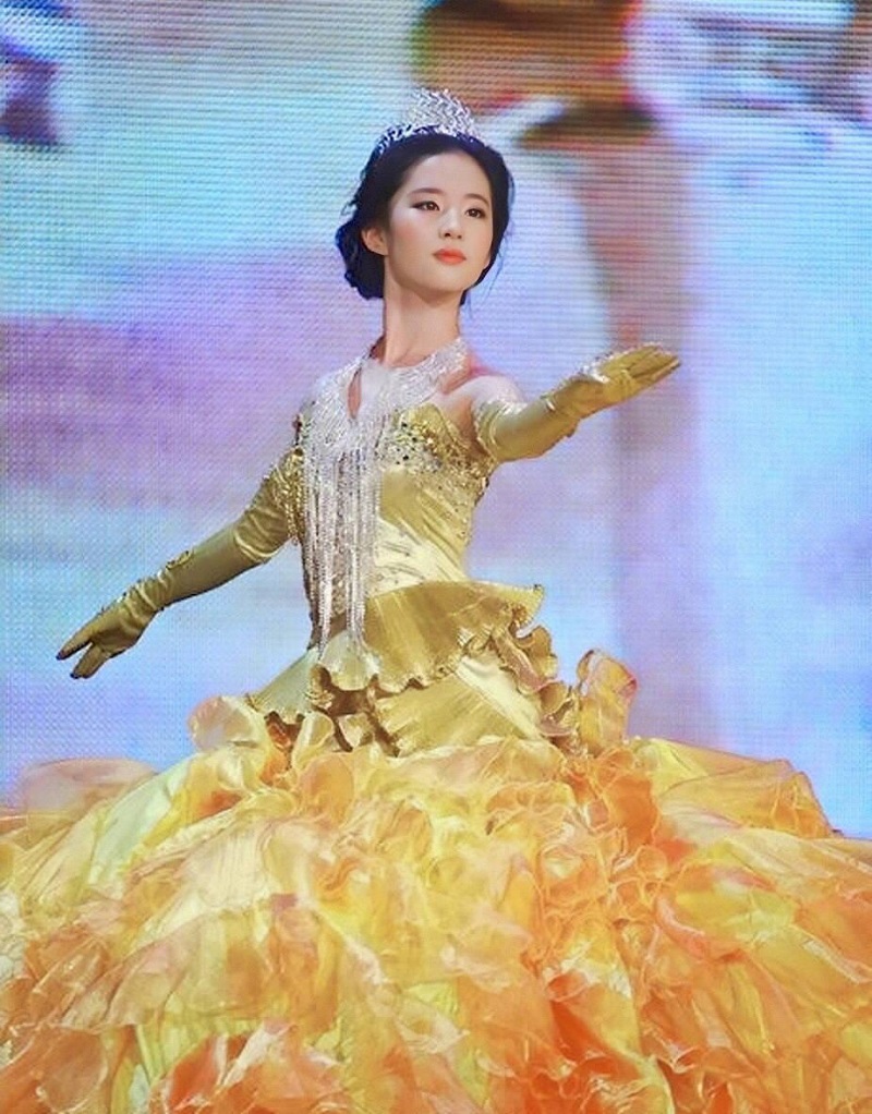 Cô được học múa ngay lúc nhỏ