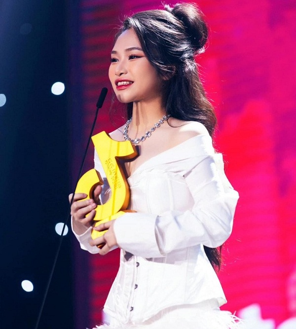 mây bae nhận giải thưởng tiktok