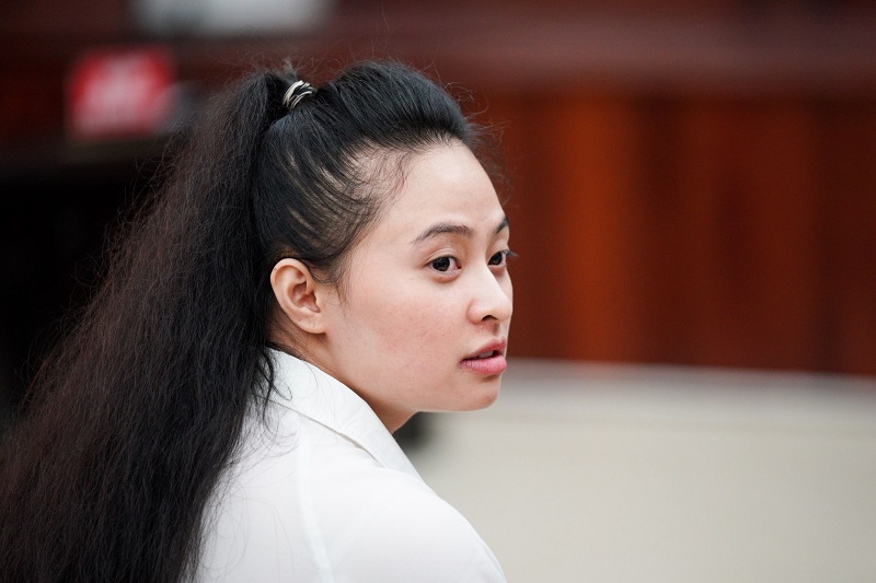 Ngọc sinh ra tại thành phố Hải Phòng