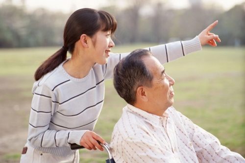 Sốc nặng khi nhận được lời cầu hôn của ông hàng xóm