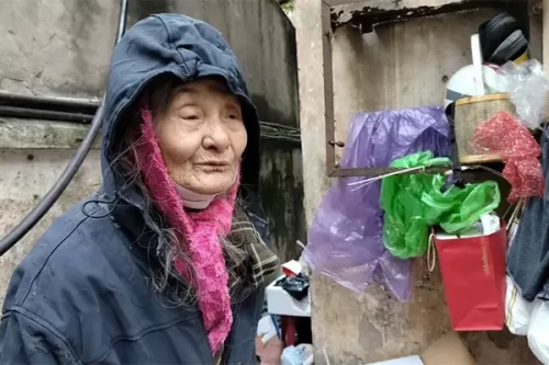 Bất ngờ về quá khứ lão 85 tuổi bị tố ngày đi ăn xin, tối về biệt thự