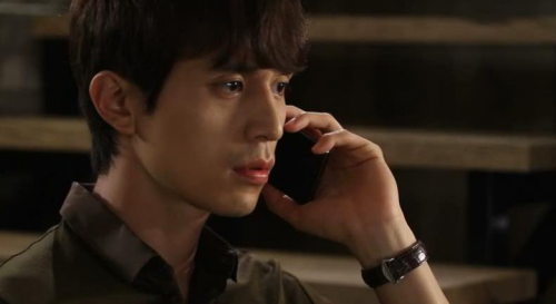 Buổi tối đang ở bên ngoài thì con trai gọi báo mẹ dẫn chú nào về nhà