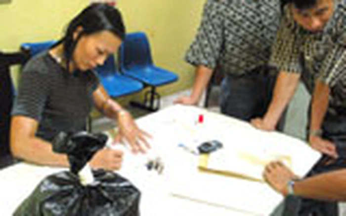 minh huyền bị ném dầu nhớt