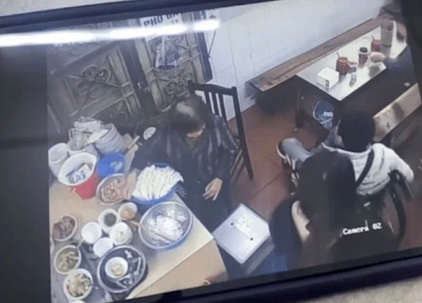 chủ quán phở hà nội trích xuất camera