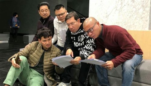 Rộ ảnh Công Lý đọc kịch bản cùng các nghệ sĩ Táo Quân, sẽ trở lại trong dịp Tết 2024?