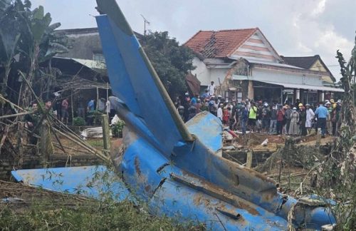 Quảng Nam: Rơi máy bay quân sự, phi công kịp thoát ra ngoài