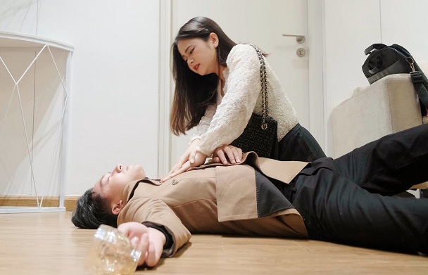 Uống rượu say mềm, tôi không biết vì sao về được nhà, sáng tỉnh dậy thấy người phụ nữ nằm gọn trong lòng mà sững sờ