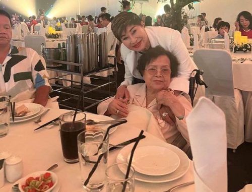 Vợ cũ Đàm Vĩnh Hưng gây chú ý khi thân mật bên mẹ chồng cũ, cách xưng hô gây bất ngờ