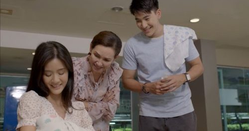 Chạy xe ôm cả năm mà chồng đưa vợ 30 triệu gửi về cho ông bà ngoại sắm Tết