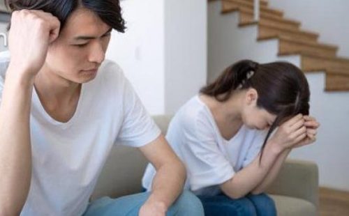 Nửa đêm trời đang mưa to gió lớn, chồng gọi tôi dậy nói một chuyện này khiến tôi bủn rủn tay chân rồi cuốn gói bỏ đi ngay tức thì