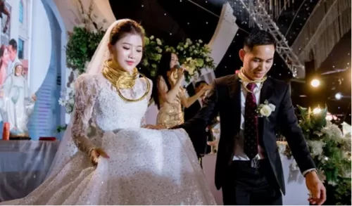 Cô dâu Nghệ An được nhà chồng tặng 18 cây vàng kèm sổ đỏ