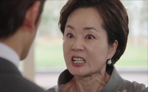 Con trai quá tin tưởng bạn gái, tôi sốc khi biết một điều dại dột đã xảy ra