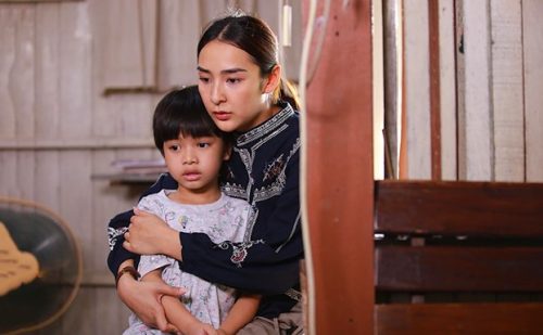 Đau đầu vì bảo mẫu tự ý nghỉ Tết sớm, mang theo 20 triệu “vay” từ heo đất của con trai