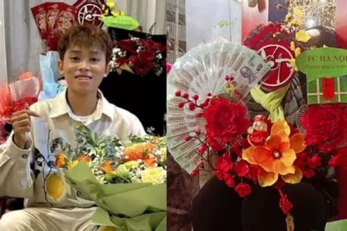 Hồ Văn Cường chạy show từ Nam ra Bắc dịp Tết, được fan lì xì tiền "khủng"