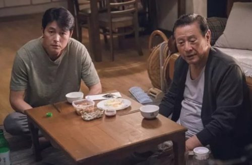 Khi thông gia vừa ra về, bố tôi liền họp gia đình đòi ly hôn với mẹ