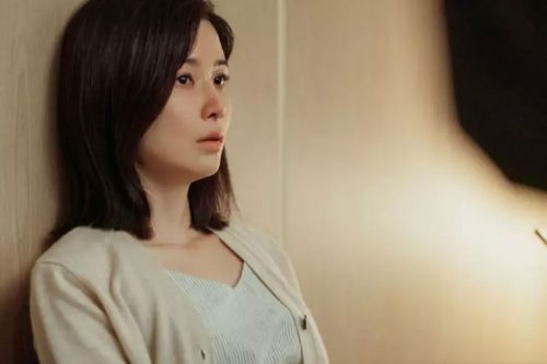 Vừa đặt chân vào phòng người yêu, tôi bất ngờ phát hiện sở thích kỳ quái của anh