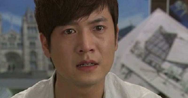 Vào phòng bạn gái nằm nghỉ, thấy tờ giấy lạ dưới giường, tôi tò mò mò xem thử thì điếng người