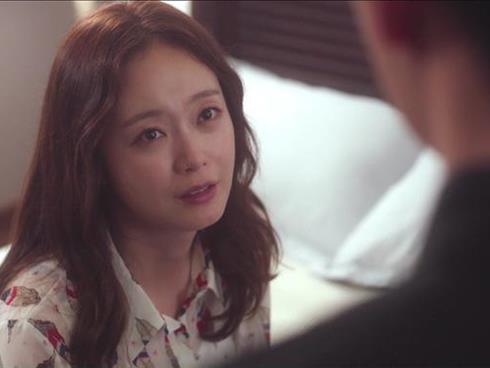 Chán chồng bất tài, tôi xách vali đi du lịch cùng sếp, vừa mở hành lý ra tôi trào nước mắt