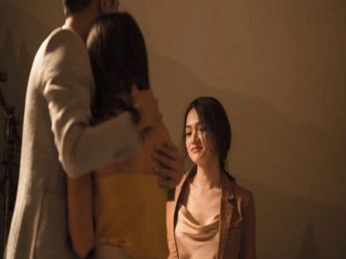 Đến nhà người yêu thấy em gái mặc váy mỏng tang cứ quấn lấy anh ấy, tôi té ngửa khi biết sự thật