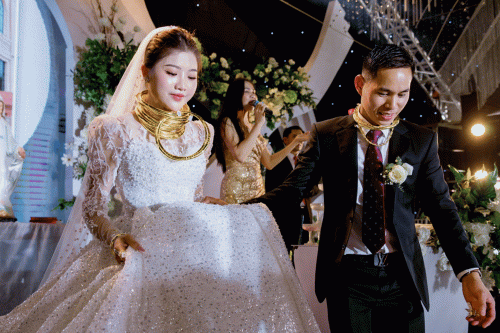 Tiết lộ bất ngờ về đám cưới toàn vàng và siêu xe ở Nghệ An